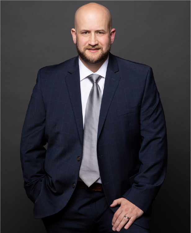 professional-headshot-man-suit-studio-background